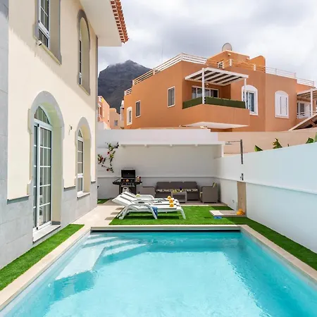 Villa Luxury Holiday Heated Pool