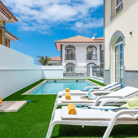 Luxury Holiday Heated Pool Villa