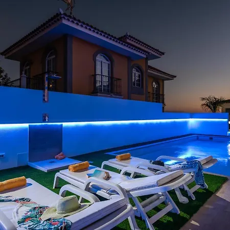 Luxury Holiday Heated Pool