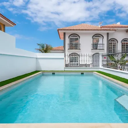 Luxury Holiday Heated Pool Villa *